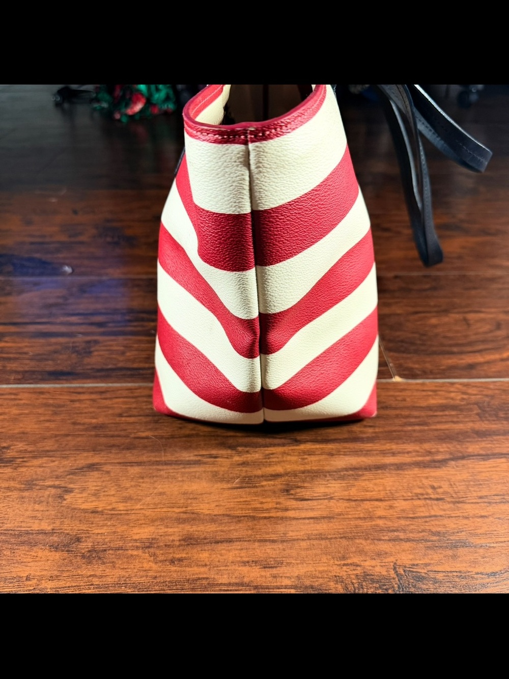 Kate Spade New York
HAWTHORNE LANE RYAN STRIPE SHOULDER TOTE EUC - Picture 5 of 8